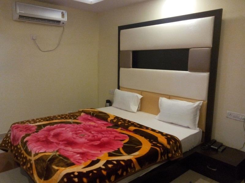 Tip Top Plaza Hotel Джайпур Екстериор снимка
