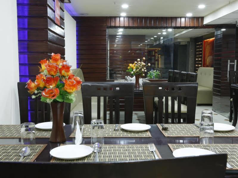Tip Top Plaza Hotel Джайпур Екстериор снимка
