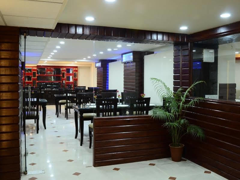Tip Top Plaza Hotel Джайпур Екстериор снимка